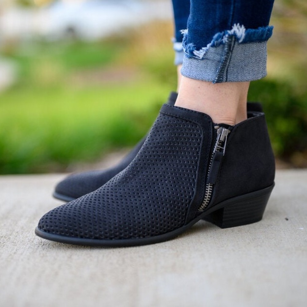 Qupid Black Booties